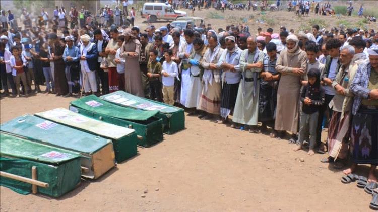 من بينهم أقارب زعيمهم.. بسرية وتكتم شديد تشييع  (6) من كبار القادة الحوثيين (أسماء)