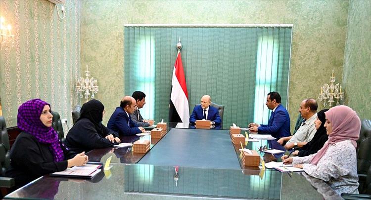 رئيس مجلس القيادة يتسلم التقرير السنوي للجنة الوطنية للتحقيق بادعاءات انتهاكات حقوق الإنسان