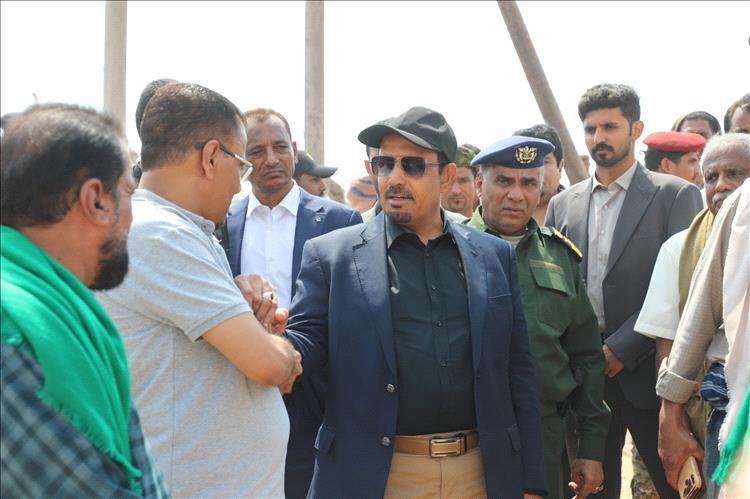 محافظ حضرموت يدشن العمل في طريق قصيعر عسد الجبل ويتفقد مستشفى الريدة الشرقية