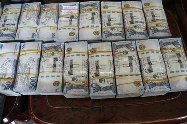 تعرض مواطن في تعز لعملية سرقة بـ800 ألف ريال سعودي