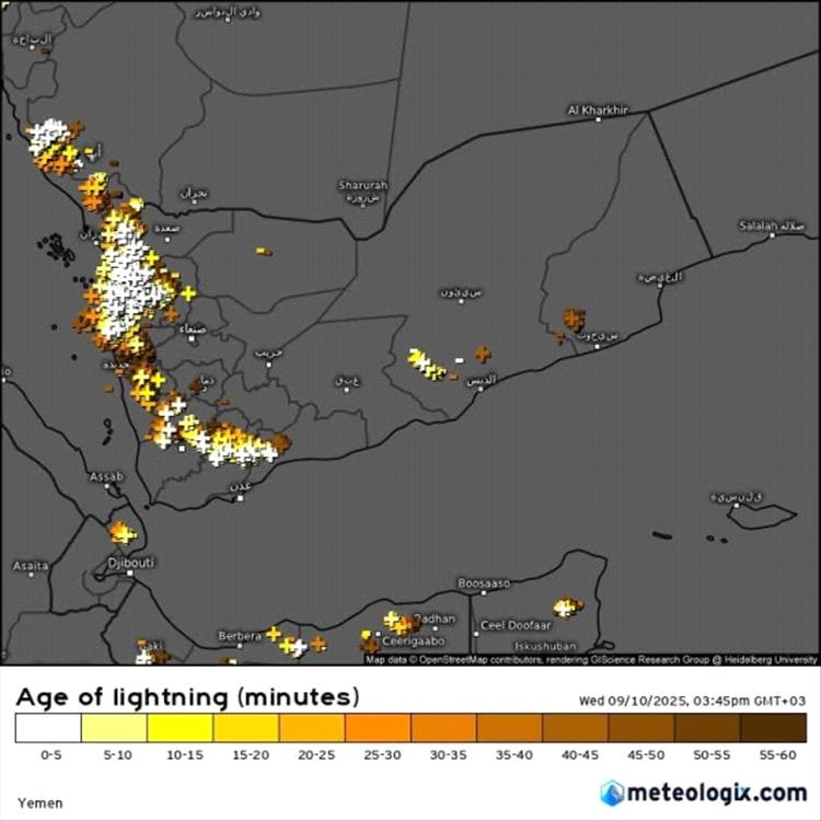الأرصاد يتوقع استمرار هطول الأمطار ويدعو للابتعاد عن مجاري السيول