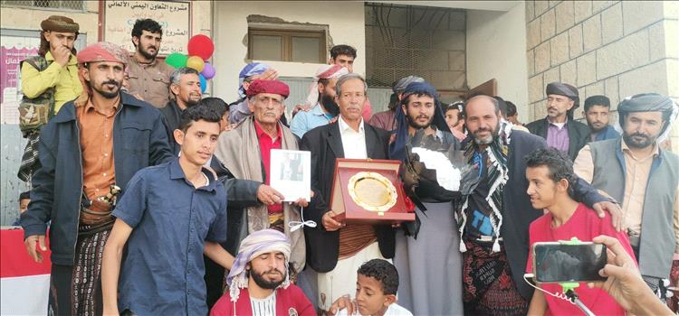 مدرسة جبل السعدي بيافع رصد تكرّم الأستاذ محمد أحمد ثابت الحالمي والطلاب الأوائل والمتفوقين