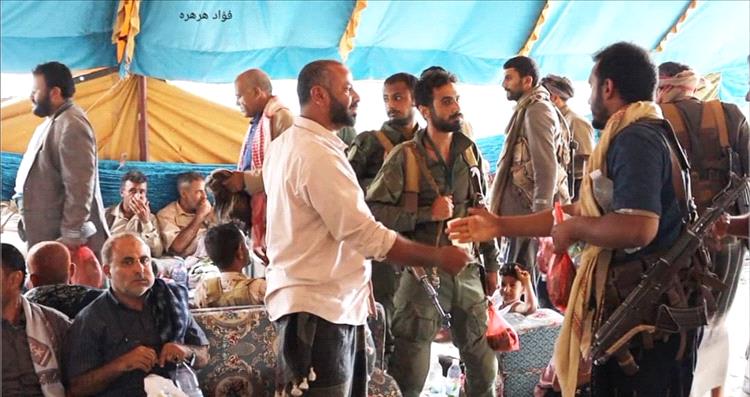 العشرات من أبناء الضالع يقدمون العزاء للقائد العميد أحمد قايد القبة بوفاة إبن شقيقته