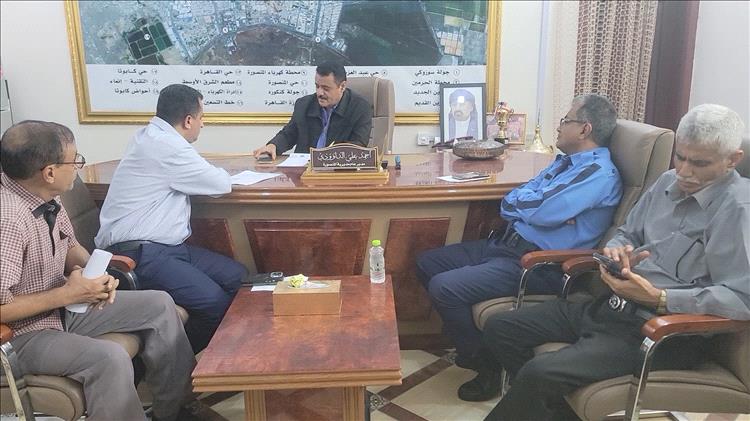 مدير عام المنصورة يناقش الترتيبات لتنفيذ مشروع إنشاء خط كهربائي ساخن لمستشفى خليفة والإشارات المرورية