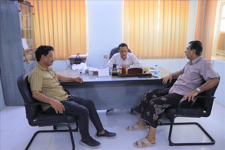 العمودي والنقيب يناقشان الأوضاع الصحية بمديرية القطن