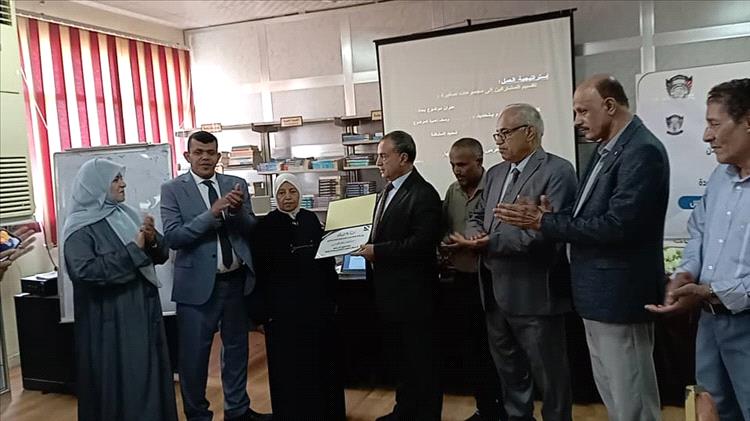 جامعة عدن تكرم الدكتور عبدالوهاب كويران خلال تدشين دورة طرائقية لأعضاء هيئة التدريس
