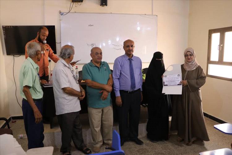 كلية اللغات والترجمة جامعة أبين تكرم مدرسيها المبرزين وطلبتها المتفوقين