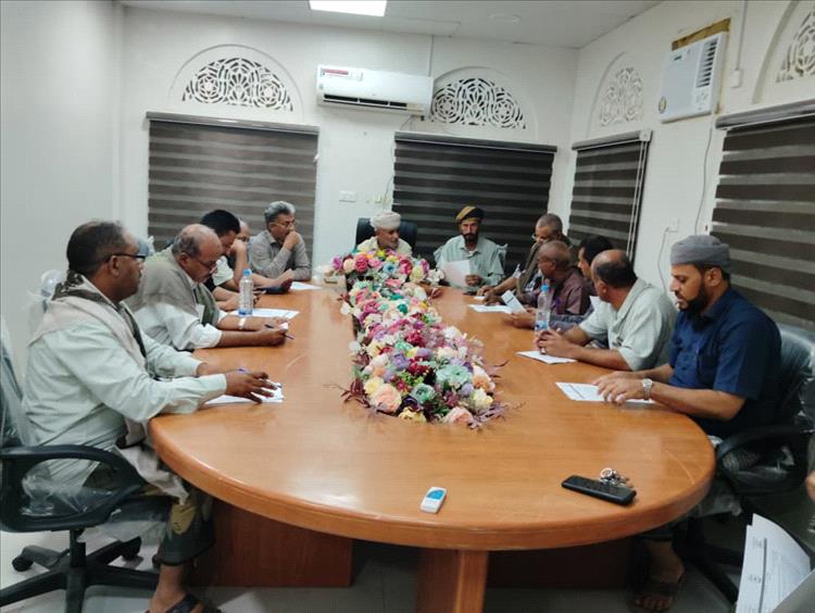 مدير عام جمرك ميناء شحن البري يناقش تعليمات اللجنة الوطنية لتنظيم وتمويل الإيرادات