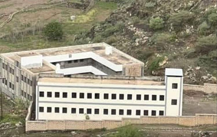 مدرسة الشهيد عبد القوي ببئر العروس تبرز نموذجًا تربويًا رائدًا في مديرية يهر رغم التحديات