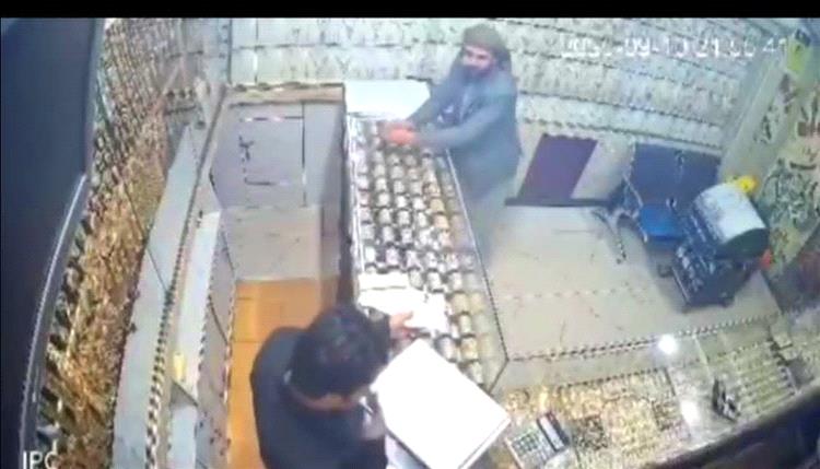 جريمة تهز صنعاء.. عامل في مجوهرات السامعي يقابل الوفاء بالغدر