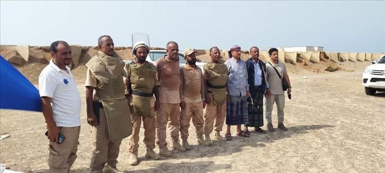 مدير عام ذو باب المندب يزور فريق مسام لنزع الألغام ومخلفات الحرب الحوثية في محيط المجمع الحكومي