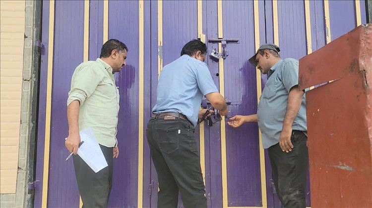 سلطة المنصورة تواصل إغلاق المحال المخالفة وتؤكد على تنمية الموارد المحلية
