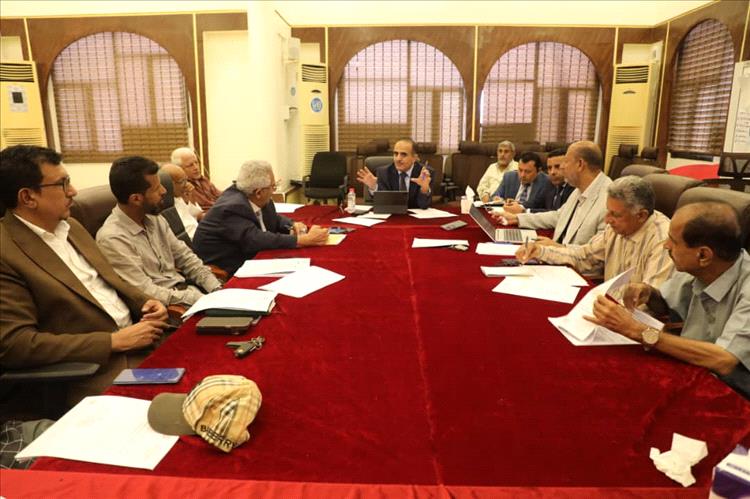 وزير الصحة يرأس اجتماع مجلس إدارة الهيئة العليا للأدوية والمستلزمات الطبية بعدن