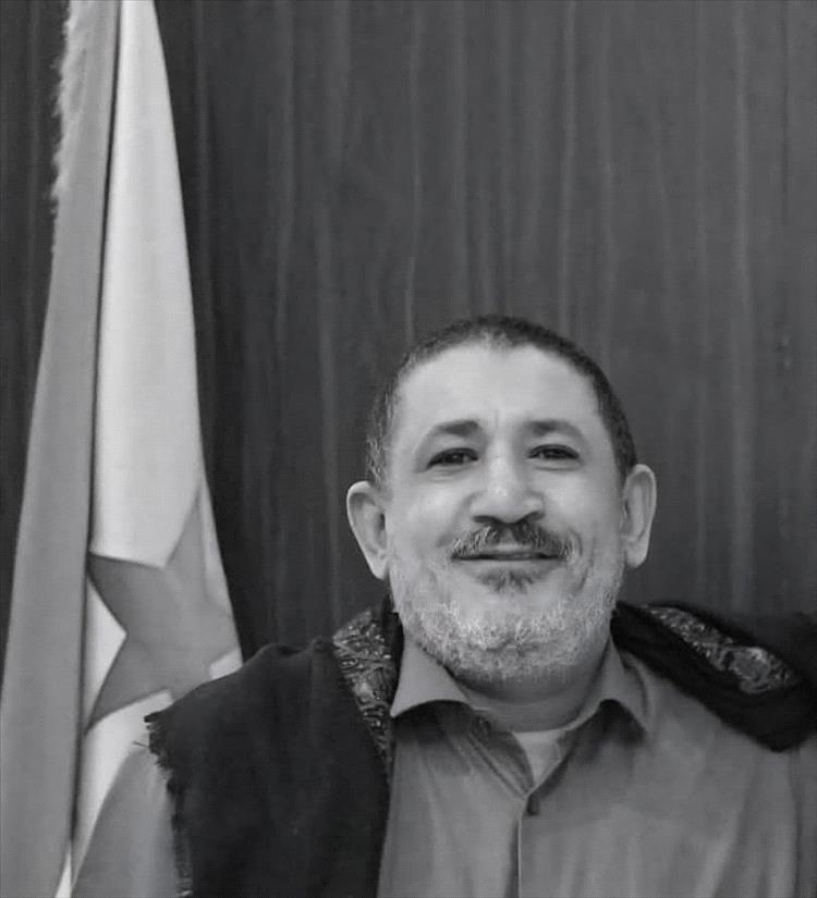 العميد علي عوض المحوري يعزي في وفاة المناضل أديب العيسي