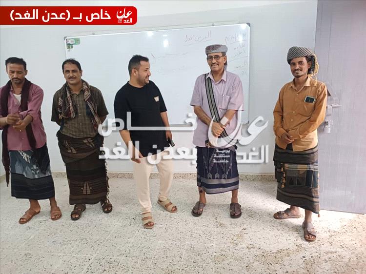 مدير عام أحور ومدير التربية يستقبلان الفريق الهندسي لمتابعة سير العمل في مجمع الزهراء التعليمي