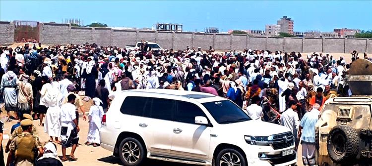 جموع غفيرة تشيع جثمان القائد أديب العيسي الى مقبرة الممدارة الجديدة
