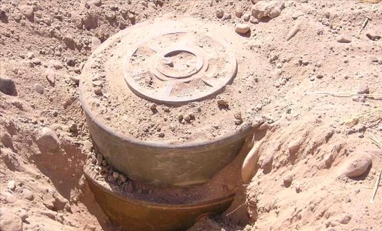 إصابة ثلاثة مزارعين إثر انفجار لغم غرب تعز