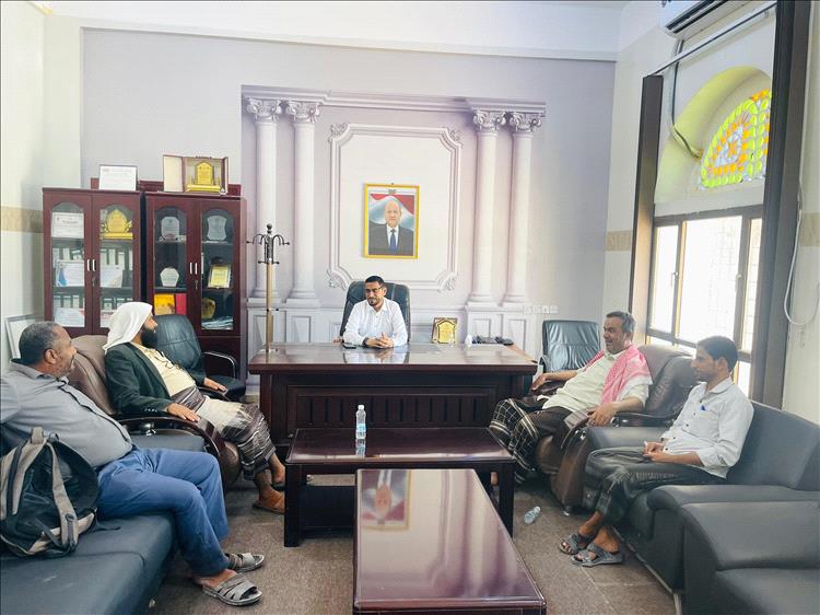 وكيل شبوة يناقش تنظيم مراكز الرقية الشرعية مع مسؤولي الأوقاف وصحة البيئة