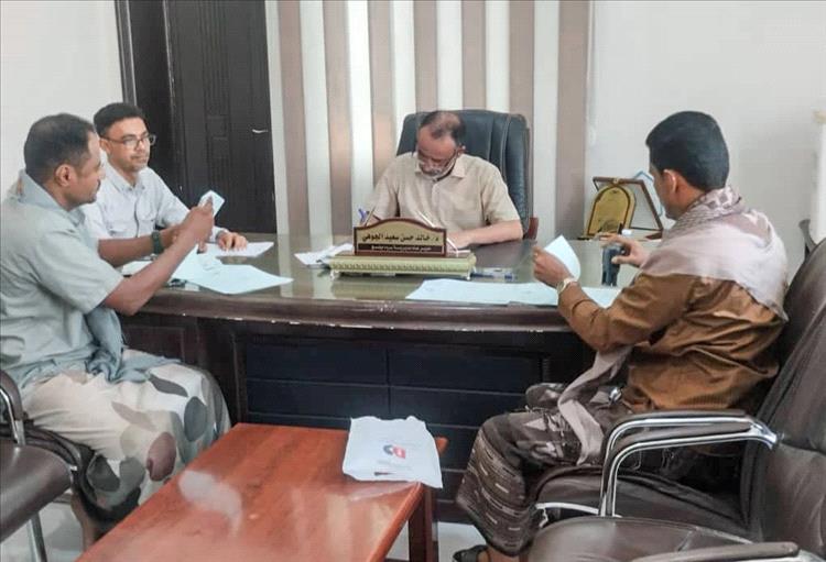مدير عام بروم ميفع يوقع اتفاقية تنفيذ مشروعي "الشباب والرياضة" مع المقاول المنفذ مؤسسة يسلم المحمدي
