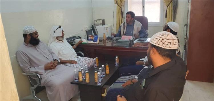 مدير وحدة النظافة و التحسين بمديرية القطن يلتقي لجنة الزواج الجماعي بمنطقة العنين