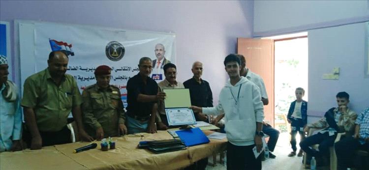 انتقالي مديرية الضالع يكرم طلاب الثانوية المتفوقين للعام الدراسي 2024/2025