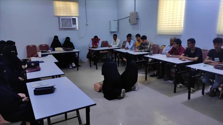 جمعية الهلال الأحمر اليمني تنفذ دورة تدريبية في "الإسعافات الأولية" برعاية رسمية واهتمام حكومي