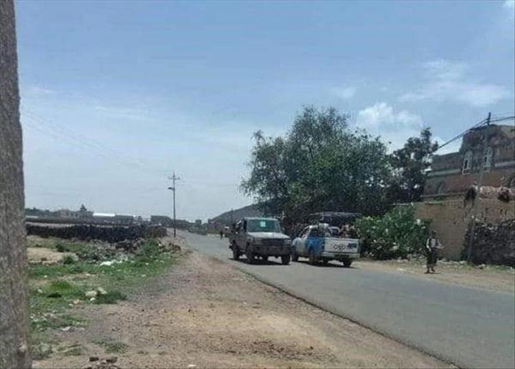 جماعة الحوثي تختطف مواطنين لرفعهم أعلام الجمهورية اليمنية في همدان