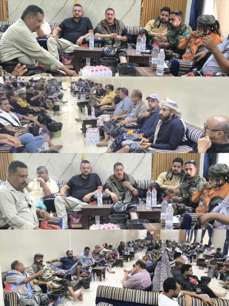 يتقدمهم اللواء مطهر الشعيبي ....قيادات امنية وعسكرية تقدم واجب العزاء لأسرة الفقيد الشاب مثنى صالح مثنى الخيلي في عدن.