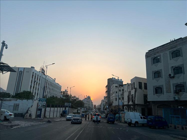 حملة أمنية لإزالة عشش النازحين في المعلا ونقلهم إلى مناطق أخرى