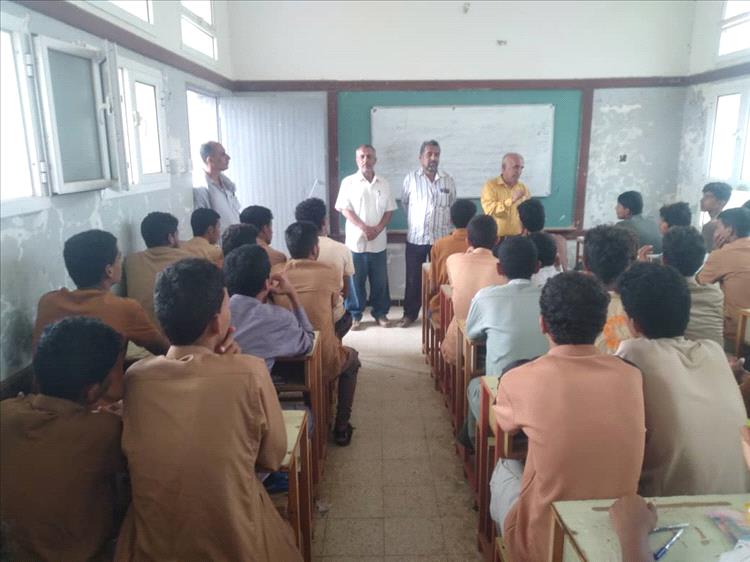 مدير التربية بلودر يتفقد التعليم بثانوية عمر بن عبدالعزيز الحضن ويشيد بجهود الإدارة والمعلمين