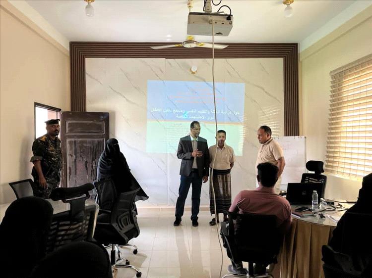 وكيل أول المهرة يدشّن الدورة التدريبية لمعلمي مركز التوحد بالغيضة