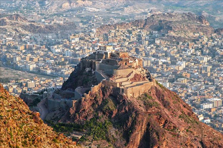 مقتل المتهم بقتل مديرة صندوق النظافة بتعز في اشتباك مع الحملة الأمنية وضبط أخرين