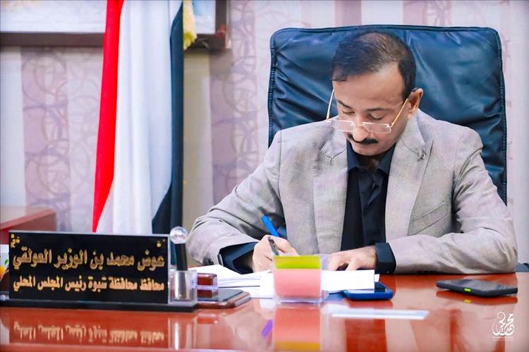 محافظ شبوة يطلع على آليات دعم زراعة القمح ويشيد بجهود مؤسسة التأمينات
