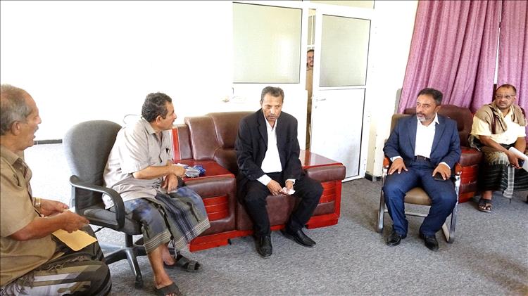 محافظ أبين يناقش مع مدير عام لودر سبل تفعيل نشاط النظافة وتحسين الخدمات