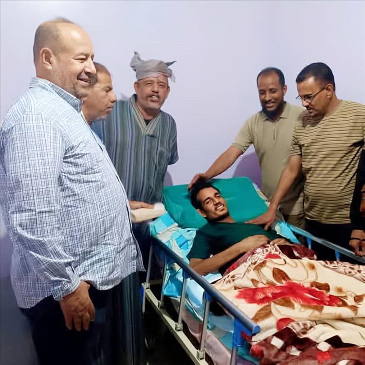 الأمين العام لمحلي حضرموت يزور موظفي كهرباء ساحل حضرموت المتواجدين للعلاج بجمهورية مصر وينقل لهم تحيات المحافظ