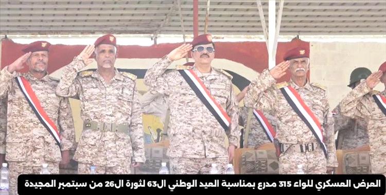 اللواء 315 مدرع يقيم عرضًا عسكريًا بمناسبة ذكرى ثورتي سبتمبر وأكتوبر