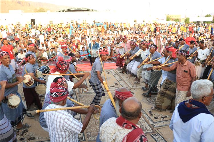 بور بسيئون تحتفي بزفاف 84 عريساً وعروس ضمن مهرجان التلاقي والتآلف الثاني