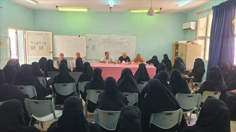 مدير عام صحة عدن يشدد على مضاعفة الجهود لإنجاح حملة التحصين ضد شلل الأطفال