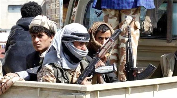 تعز.. ميليشيا الحوثي تختطف مواطنين بعد مداهمة قرية سبات