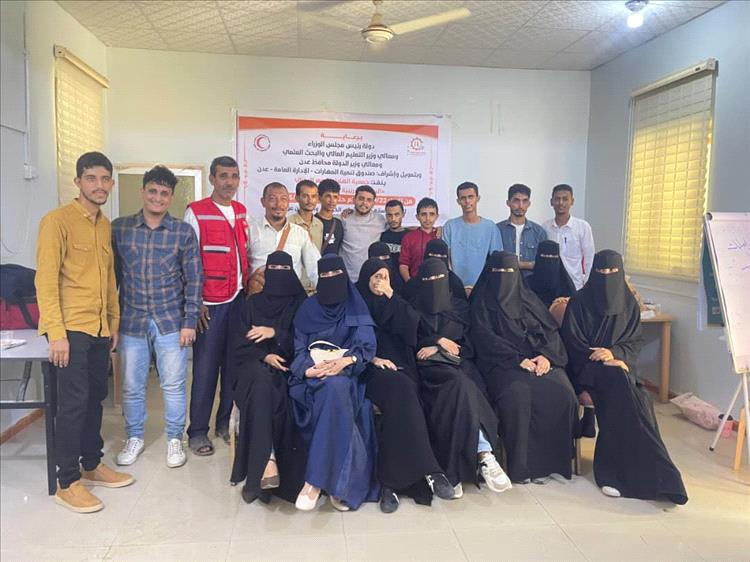 الهلال الأحمر يختتم دورة تدريبية في الإسعافات الأولية بعدن بدعم صندوق تنمية المهارات