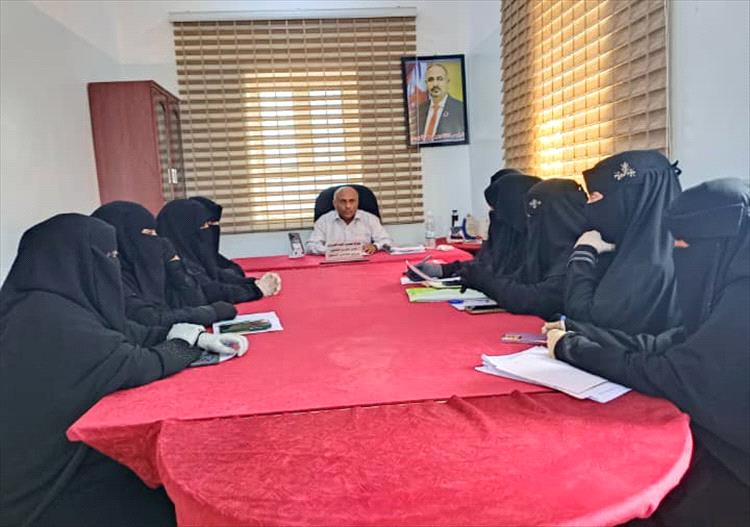 مدير عام الحصين يترأس اجتماعًا مع قطاع المرأة ويؤكد على أهمية المشاركة في الذكرى 62 لثورة 14 أكتوبر المجيدة