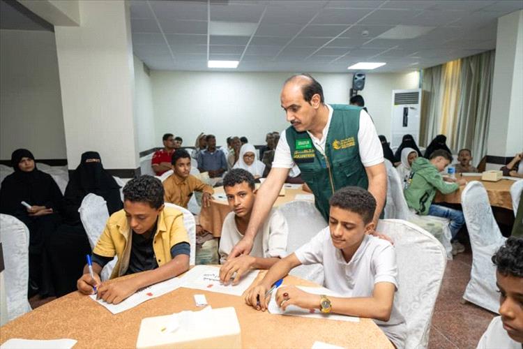 مركز الملك سلمان للإغاثة يختتم برامج تدريبية تطوعية بعدن
