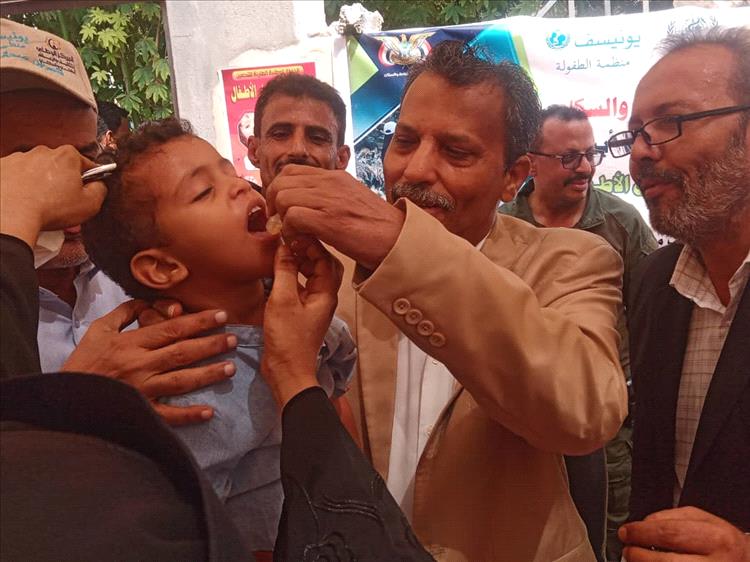 محافظ أبين يدشن الحملة الوطنية ضد شلل الاطفال بمركز التوليد بزنجبار