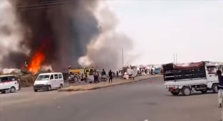 مأرب.. الدفاع المدني يخمد حريقاً في سوق شعبي للمواشي