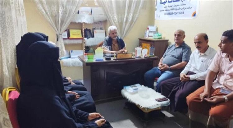 فريق التوجيه والرقابة الرئاسي يطلع على سير عمل مبادرة "ثقافة حياة" بالشحر