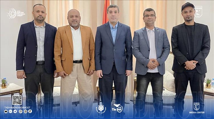 السفير اليمني في قطر يلتقي وفد نادي تضامن حضرموت ويشيد بدوره الرياضي