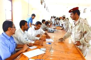 أربعة أشهر بلا مرتبات.. معاناة العسكريين تتفاقم وسط غياب الحلول