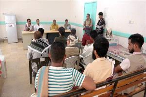 محافظ أبين يرأس اجتماعا لرؤساء الجمعيات السمكية  ويوجه بتسخير الموارد لتنمية مدينة شقرة
