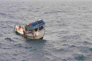 مطالبات عاجلة لإنقاذ سفينة صغيرة مفقودة في بحر العرب قبالة سقطرى