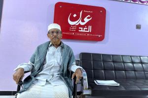 العميد المتقاعد عبد الله سالم الديواني يعلن تضامنه مع الصحفي فتحي بن لزرق